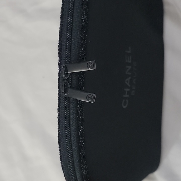 Chanel Beautē - Picture 3 of 5